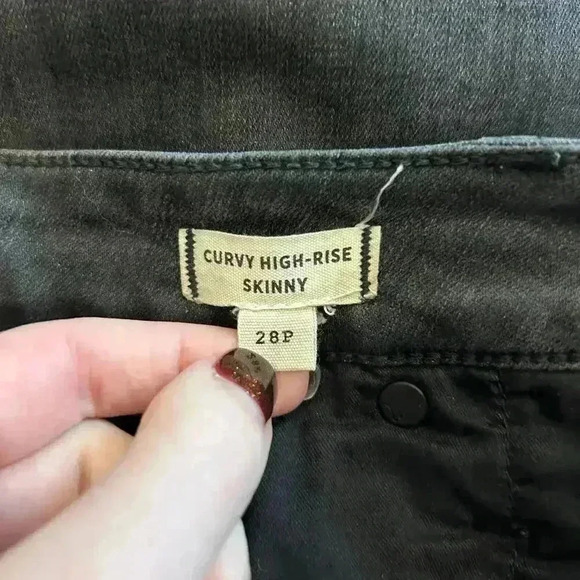 Madewell Curvy High Rise Skinny Jeans Black Raw Hem Distressed Womens Size 28P - Picture 10 of 10